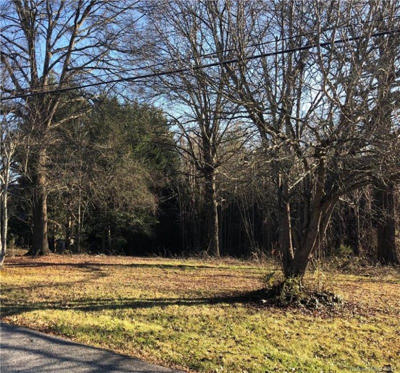 Property image 2 at 121 31st Avenue, Hickory, NC 28601