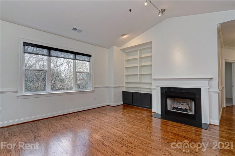 Property image 3 at 5601 Fairview Road, Charlotte, NC 28209