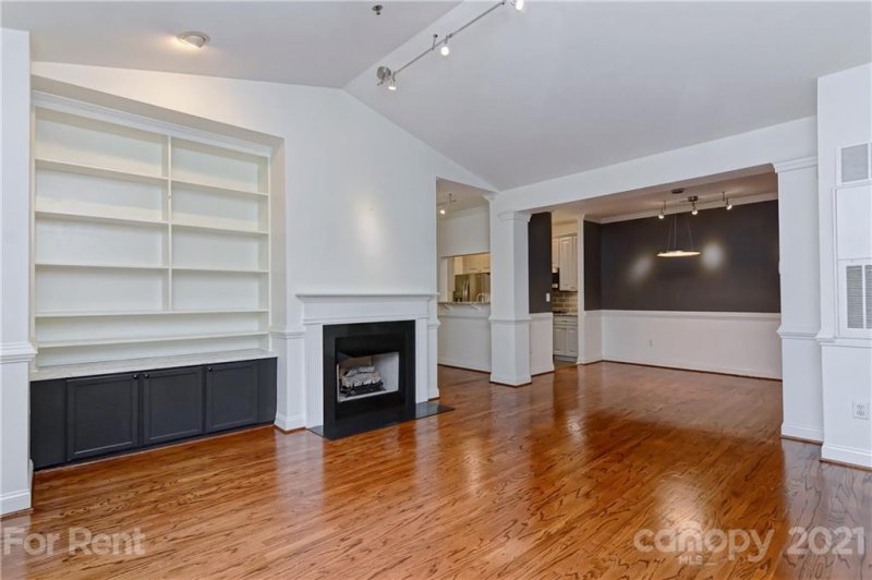 Property image 4 at 5601 Fairview Road, Charlotte, NC 28209