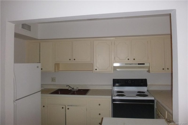 Property image 4 at 914 Mcalway Road, Charlotte, NC 28211