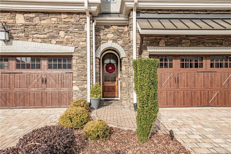 Property image 2 at 5007 Vernet Lane, Charlotte, NC 28210