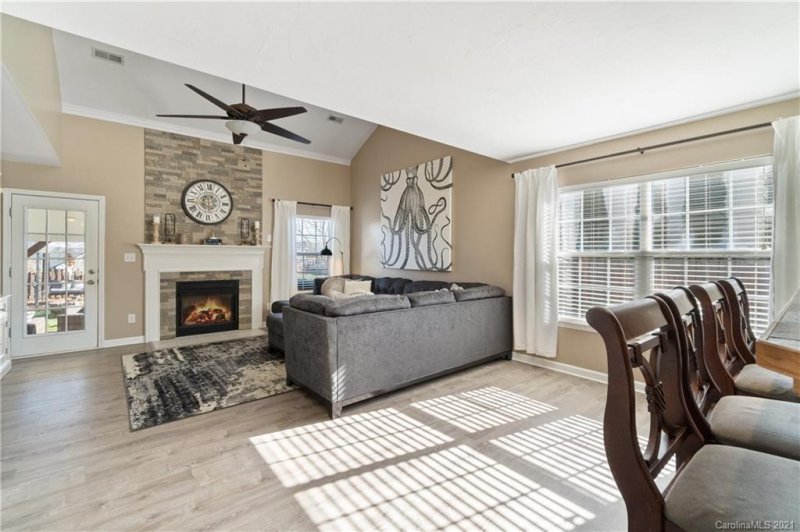 Property image 4 at 1969 8th Street Lane, Hickory, NC 28602