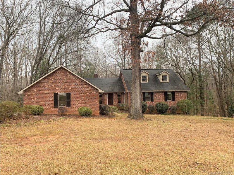 816 Lakeside Circle