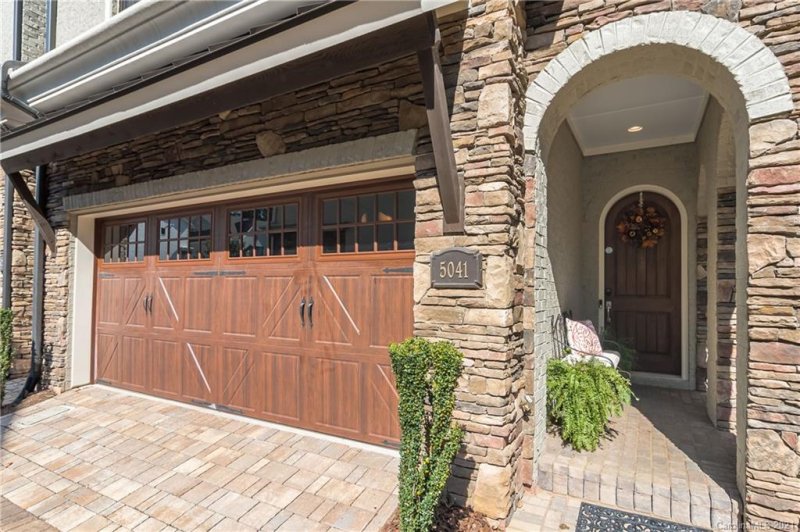 Property image 3 at 5041 Vernet Lane, Charlotte, NC 28210