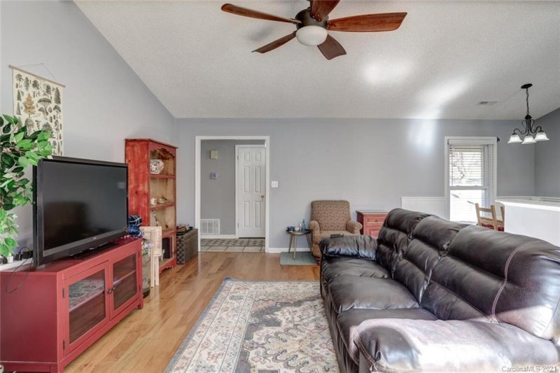 Property image 3 at 90 Stoney Hill Court, Asheville, NC 28804