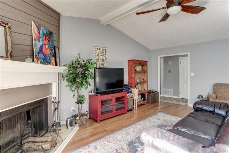 Property image 4 at 90 Stoney Hill Court, Asheville, NC 28804