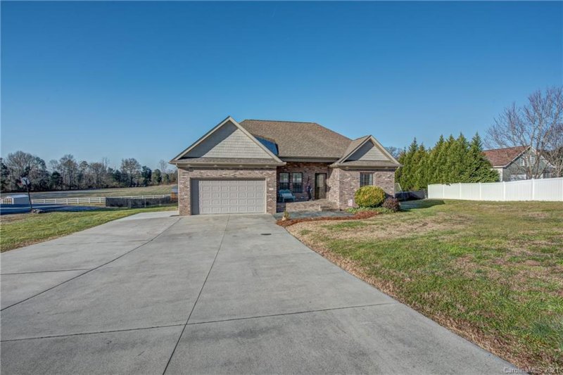 Property image 2 at 206 Cameron Drive, Kings Mountain, NC 28086