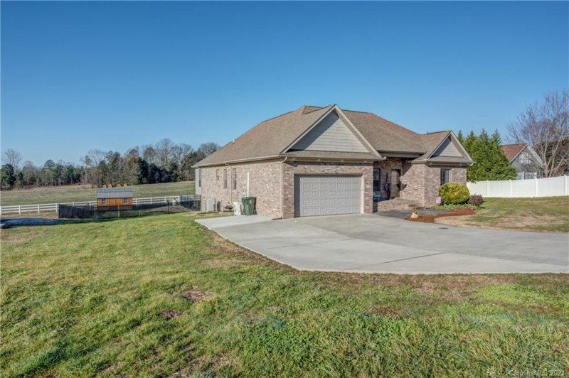 Property image 3 at 206 Cameron Drive, Kings Mountain, NC 28086