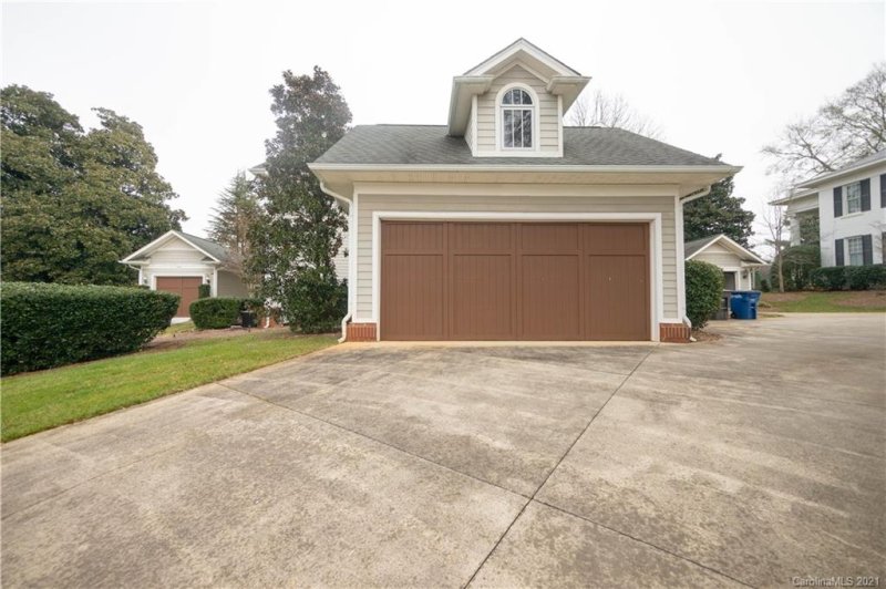 Property image 3 at 1056 The Glen Street, Statesville, NC 28677