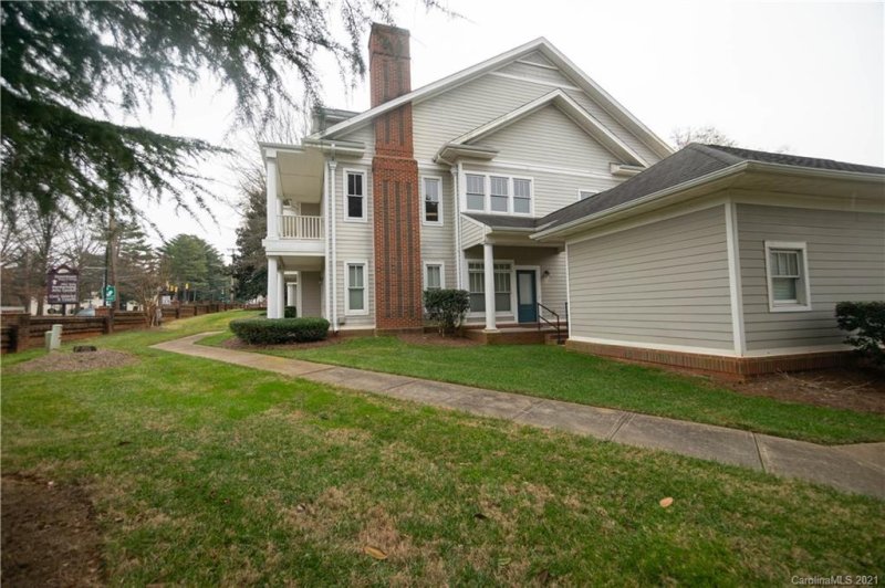 Property image 5 at 1056 The Glen Street, Statesville, NC 28677