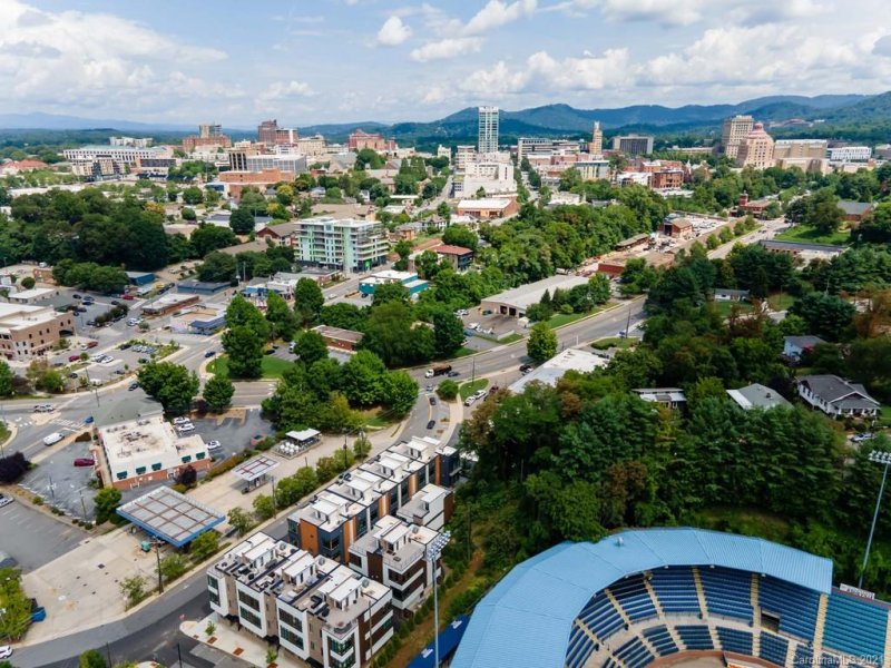 Property image 3 at 6 Bauhaus Court, Asheville, NC 28801