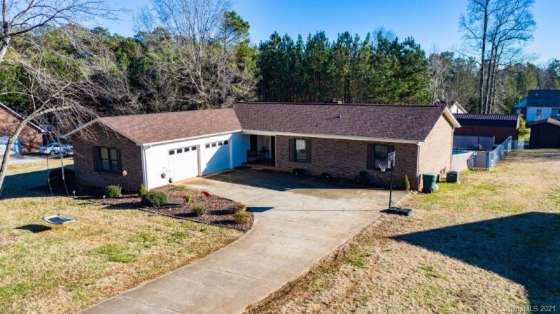 Property image 2 at 2089 Stonehenge Street, Newton, NC 28658