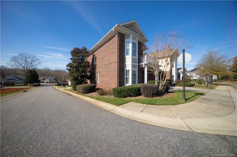 Property image 2 at 1017 The Glen Street, Statesville, NC 28677