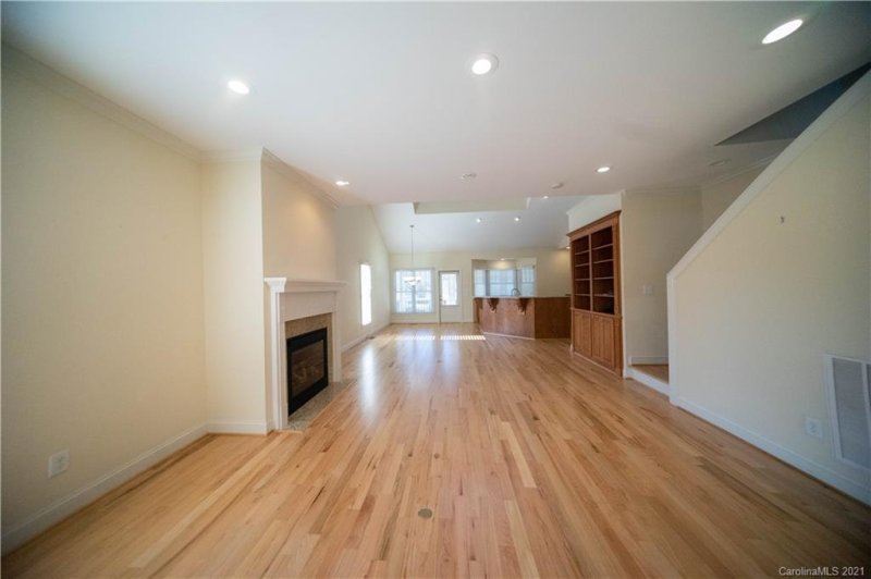 Property image 4 at 1017 The Glen Street, Statesville, NC 28677