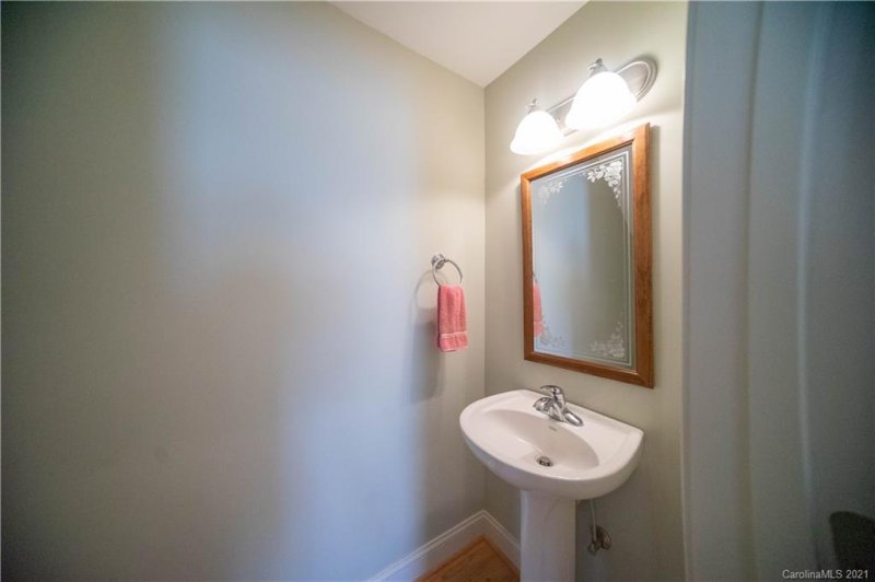 Property image 5 at 1017 The Glen Street, Statesville, NC 28677