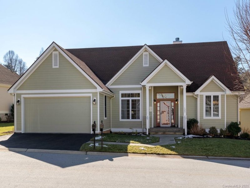 Property image 2 at 127 Williams Meadow Loop, Hendersonville, NC 28739