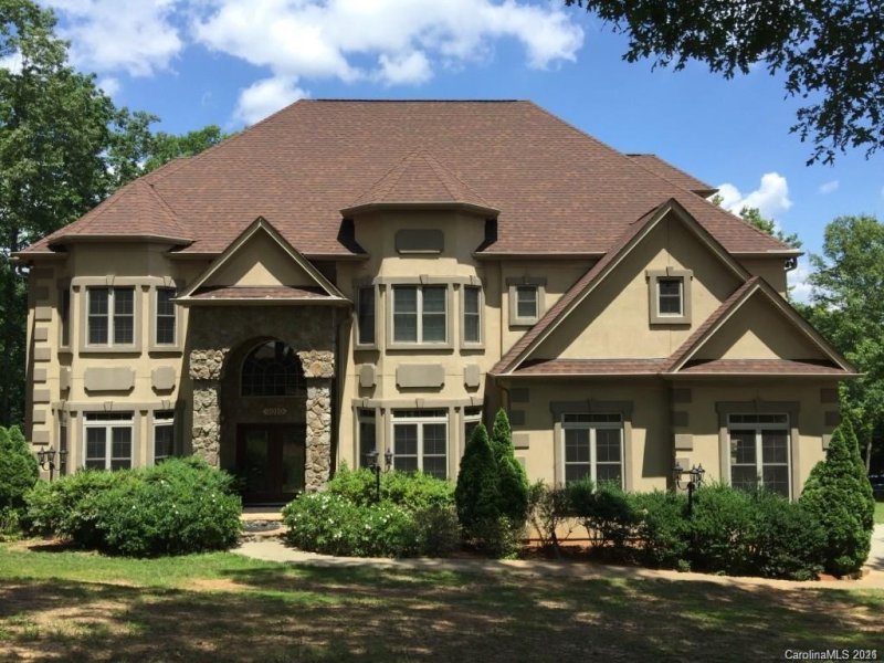 9010 Crosstimbers Drive