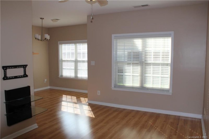 Property image 3 at 2041 Lennox Square Road, Charlotte, NC 28210