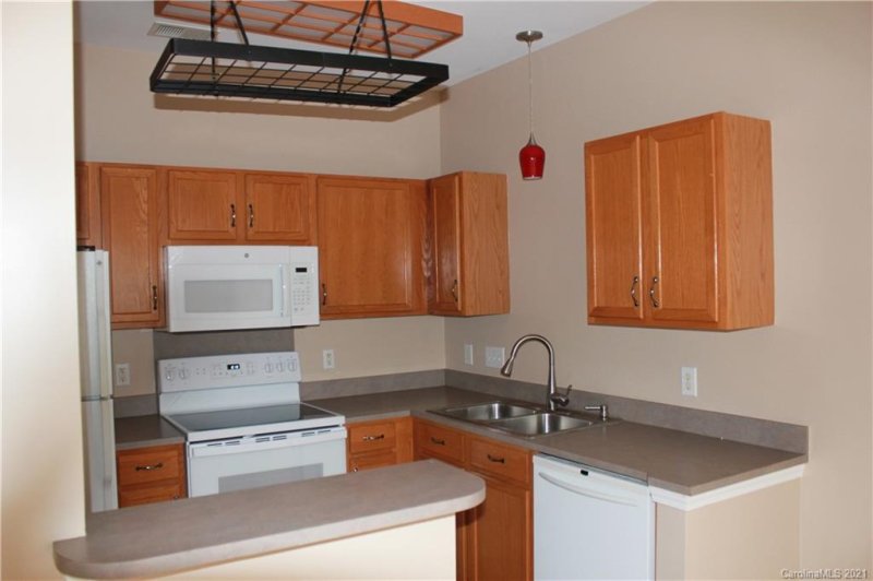 Property image 5 at 2041 Lennox Square Road, Charlotte, NC 28210