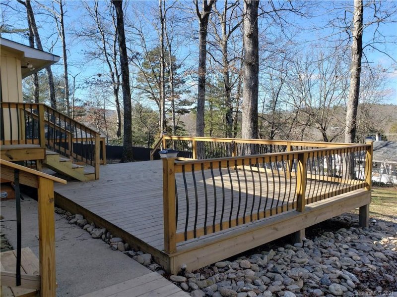 Property image 3 at 6 Dewberry Drive, Hendersonville, NC 28792