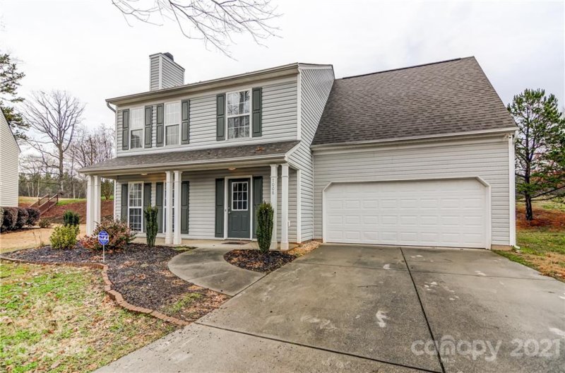 Property image 2 of 7008 Long Run Lane in Chastain Walk, Charlotte, NC 28216
