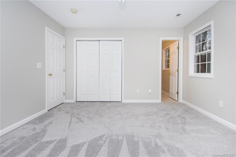 Property image 4 at 401 Touch Me Not Lane, Charlotte, NC 28216