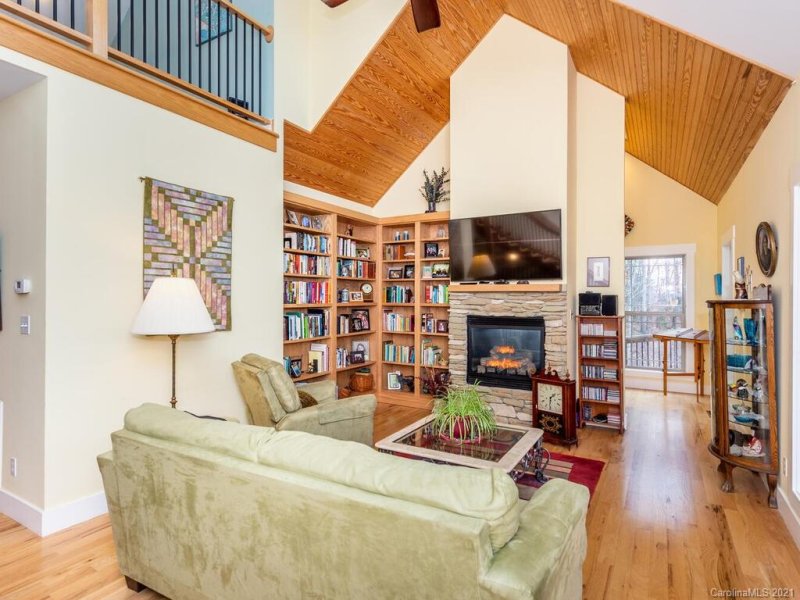 Property image 3 at 4 Carvers Creek Drive, Asheville, NC 28806