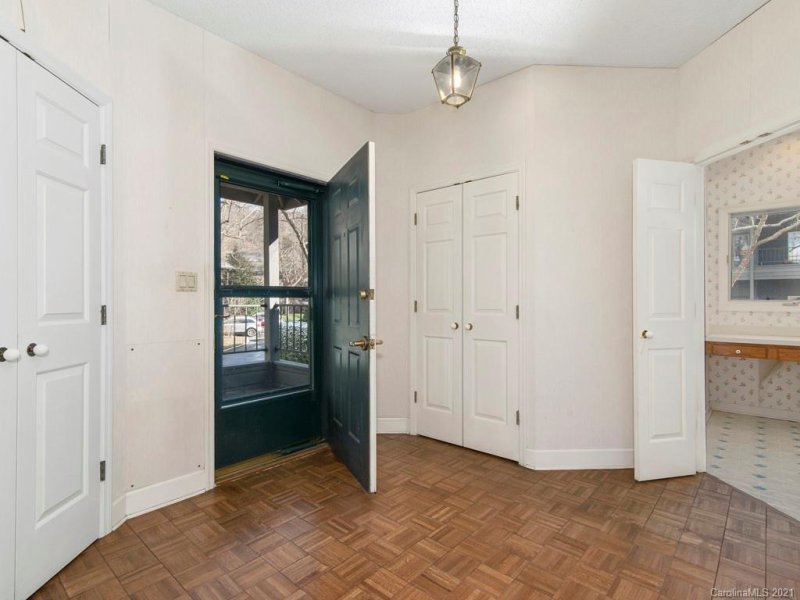 Property image 3 at 400 Charlotte Street, Asheville, NC 28801