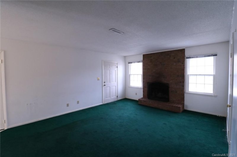 Property image 2 at 921 Nottingham Drive, Gastonia, NC 28054