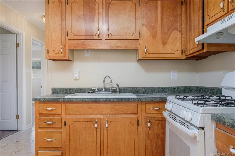 Property image 2 at 1903 Alpine Lane, Gastonia, NC 28054