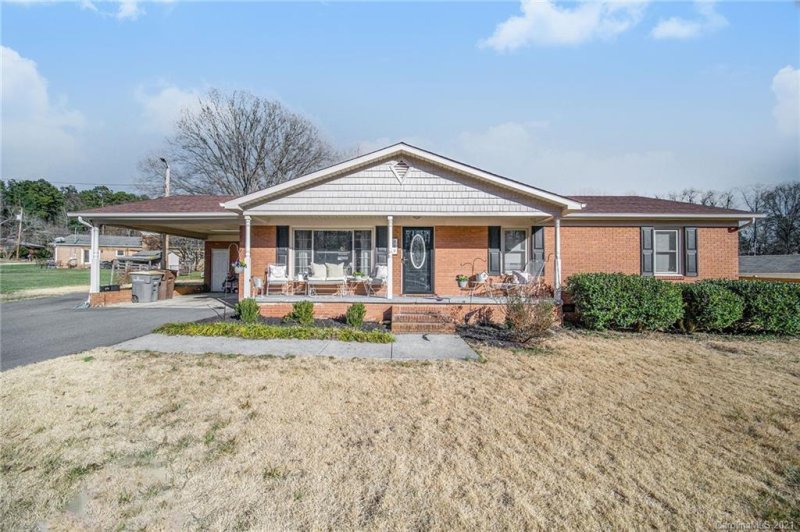 327 Meadowood Circle