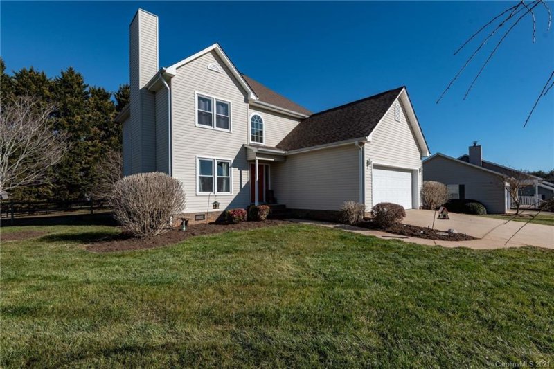 Property image 2 at 712 Painted Feather Lane, Conover, NC 28613