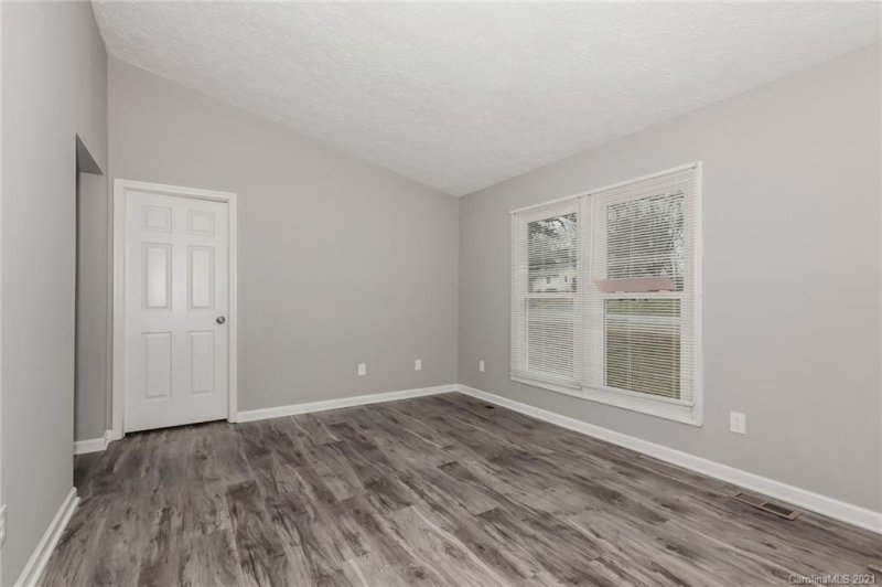 Property image 3 at 326 Catawba Circle, Matthews, NC 28104