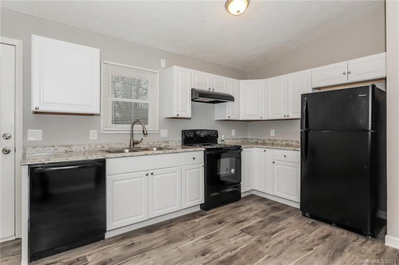 Property image 5 at 326 Catawba Circle, Matthews, NC 28104