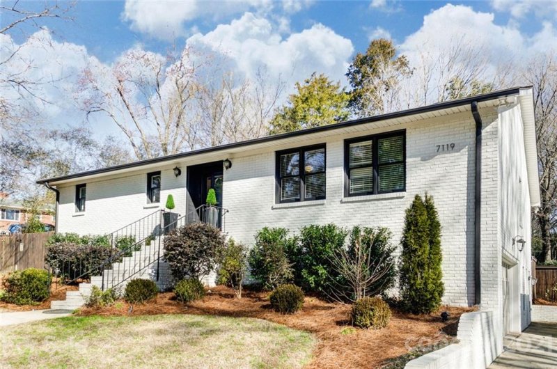 Property image 2 at 7119 Hillside Lane, Charlotte, NC 28226