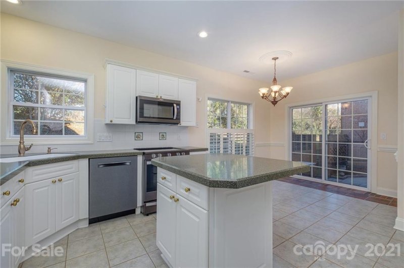 Property image 3 at 9405 Bonnie Briar Circle, Charlotte, NC 28277