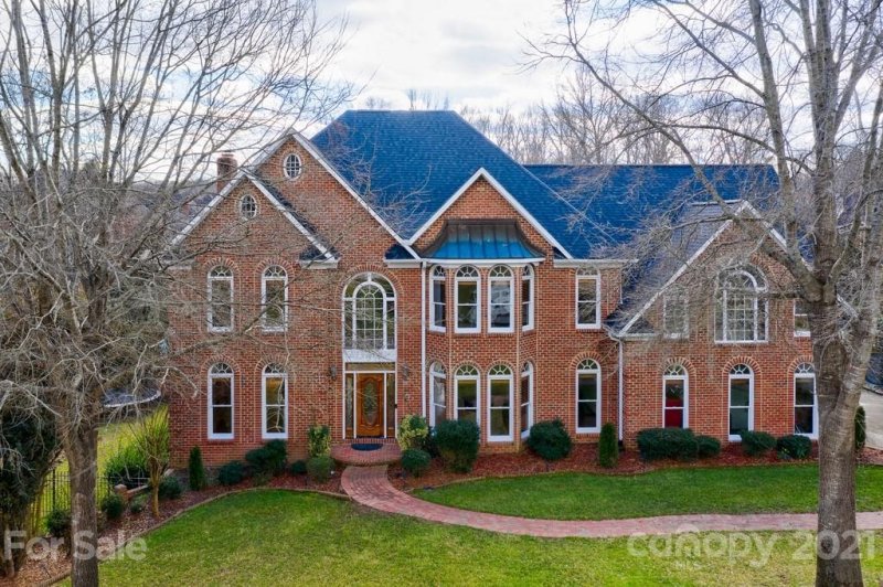 2121 Glade Hill Road