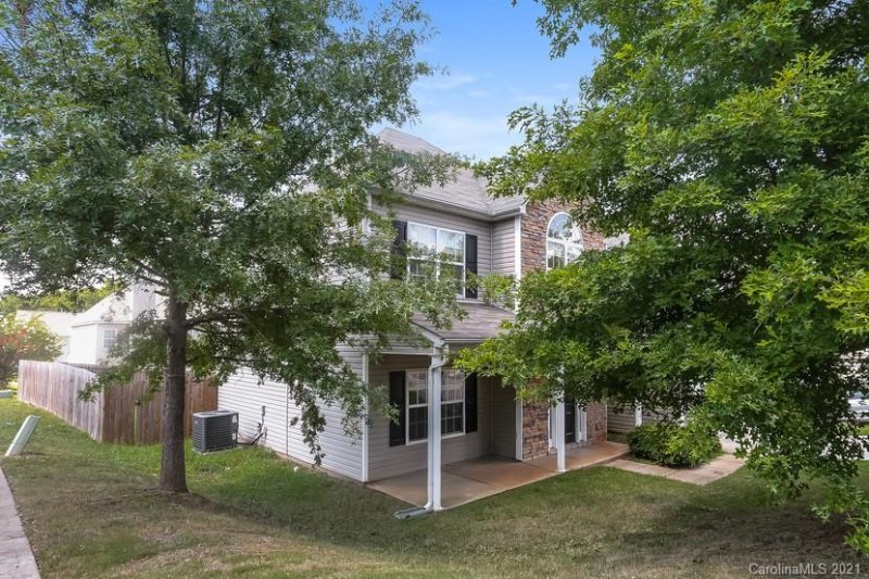 Property image 3 at 1303 Kersey Glen Lane, Charlotte, NC 28216