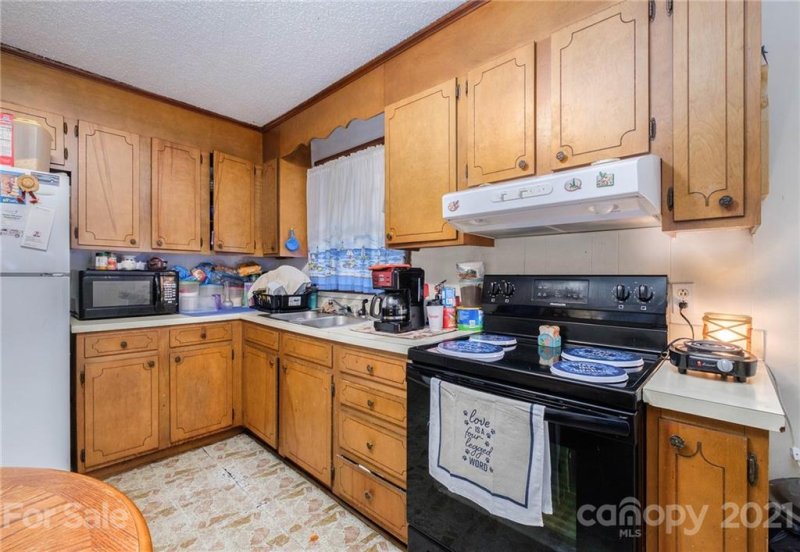 Property image 2 at 802 Athenia Place, Bessemer City, NC 28016