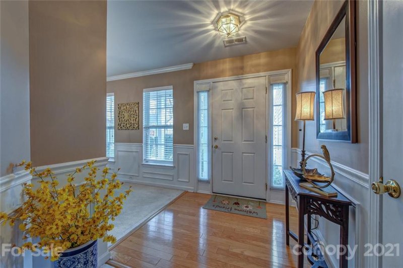 Property image 3 at 7012 Long Run Lane, Charlotte, NC 28216