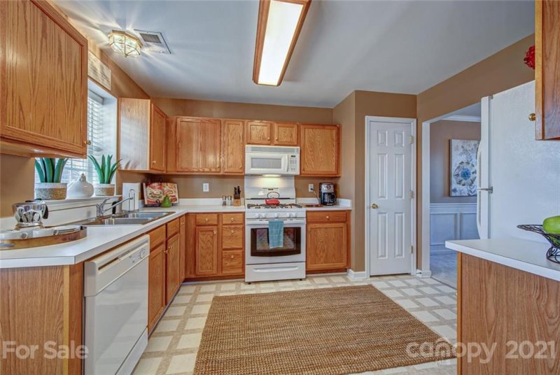 Property image 4 at 7012 Long Run Lane, Charlotte, NC 28216