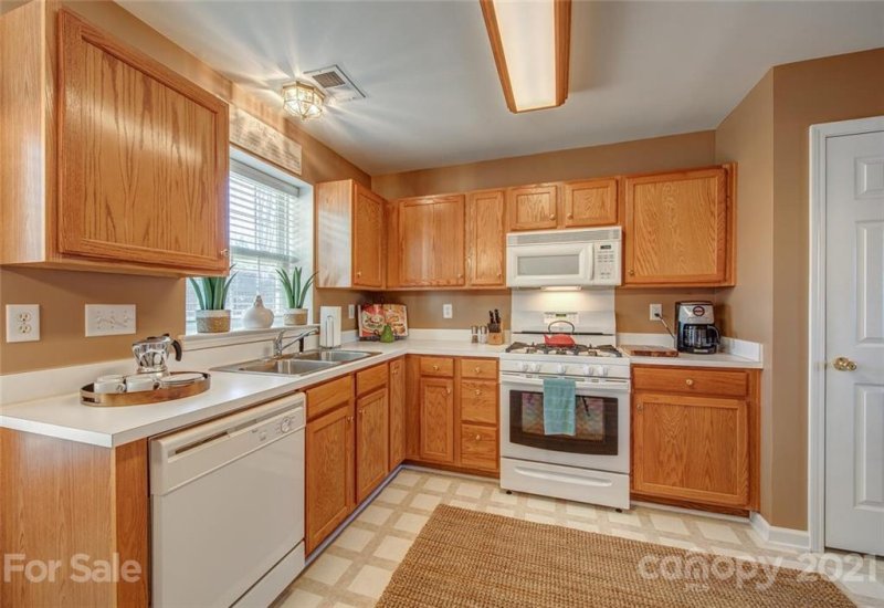 Property image 5 at 7012 Long Run Lane, Charlotte, NC 28216