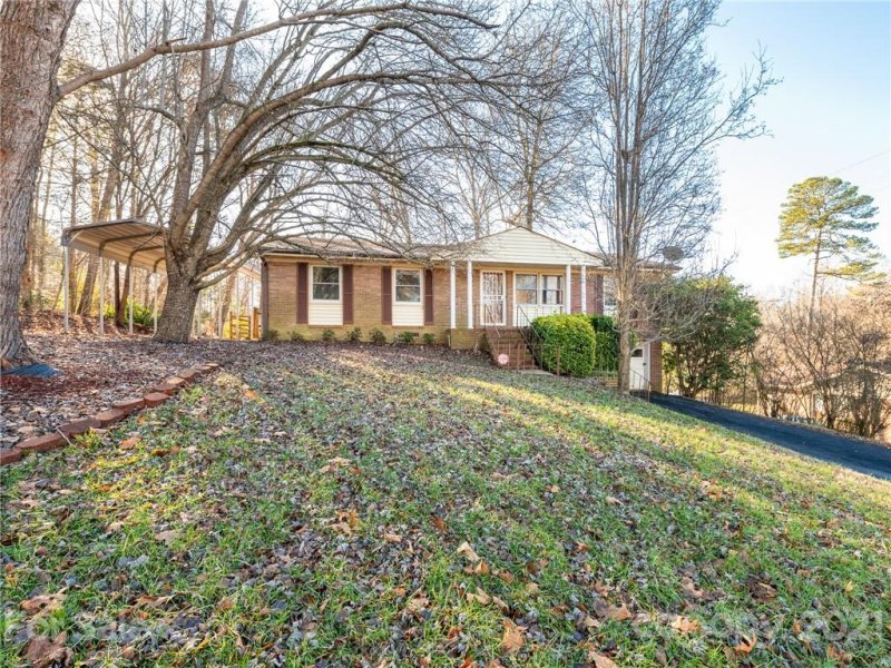 Property image 2 at 924 Claremont Road, Charlotte, NC 28214