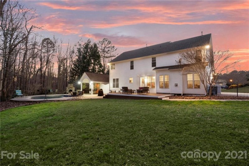Property image 3 at 10440 Foxdale Court, Charlotte, NC 28277