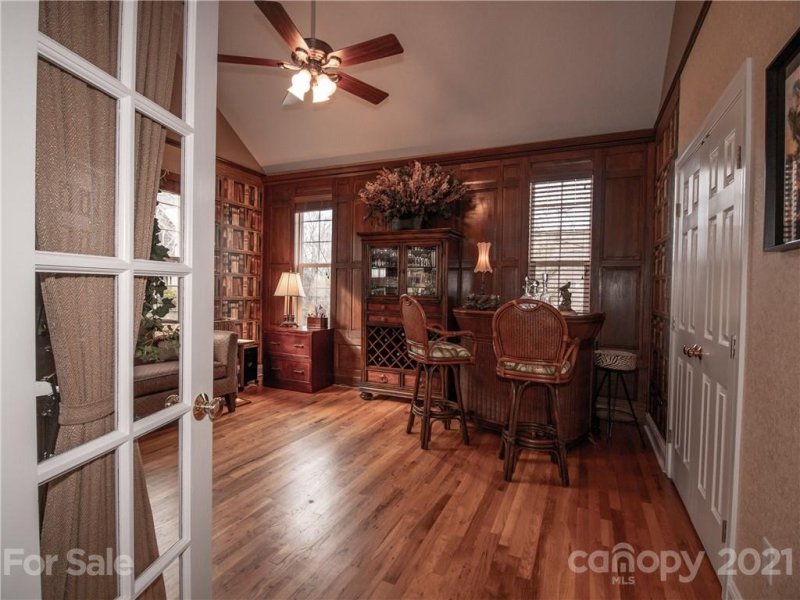 Property image 3 at 102 Silverrod Lane, Asheville, NC 28803