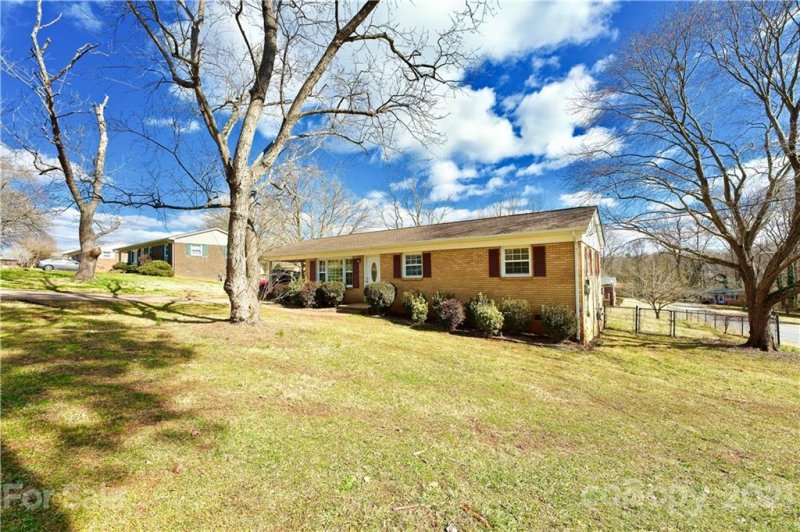 Property image 2 at 1902 Old English Drive, Gastonia, NC 28054