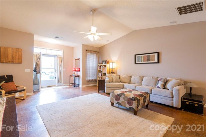 Property image 3 at 16623 Timber Crossing Road, Charlotte, NC 28213