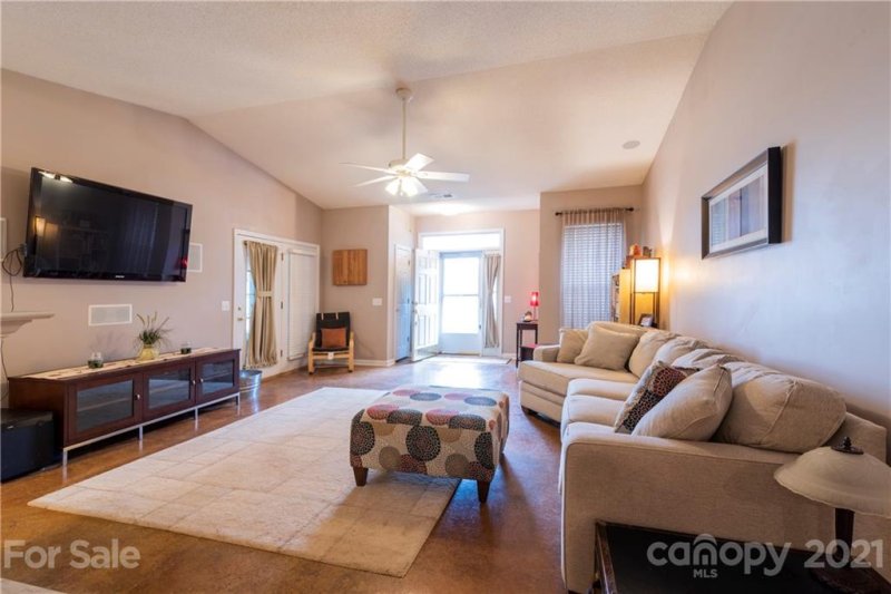 Property image 4 at 16623 Timber Crossing Road, Charlotte, NC 28213