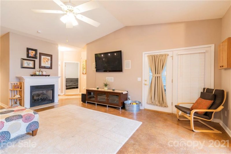 Property image 5 at 16623 Timber Crossing Road, Charlotte, NC 28213