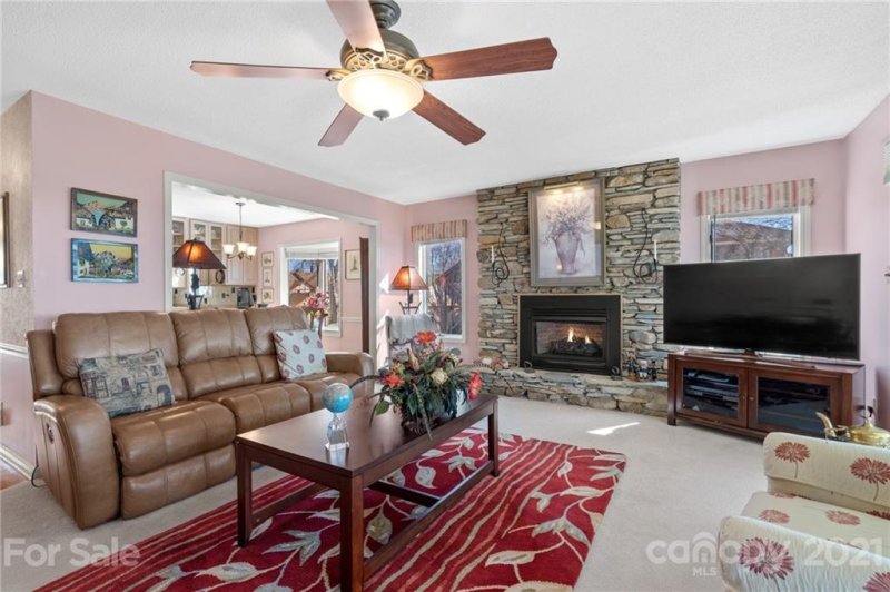 Property image 3 at 1201 Fleetwood Plaza, Hendersonville, NC 28739